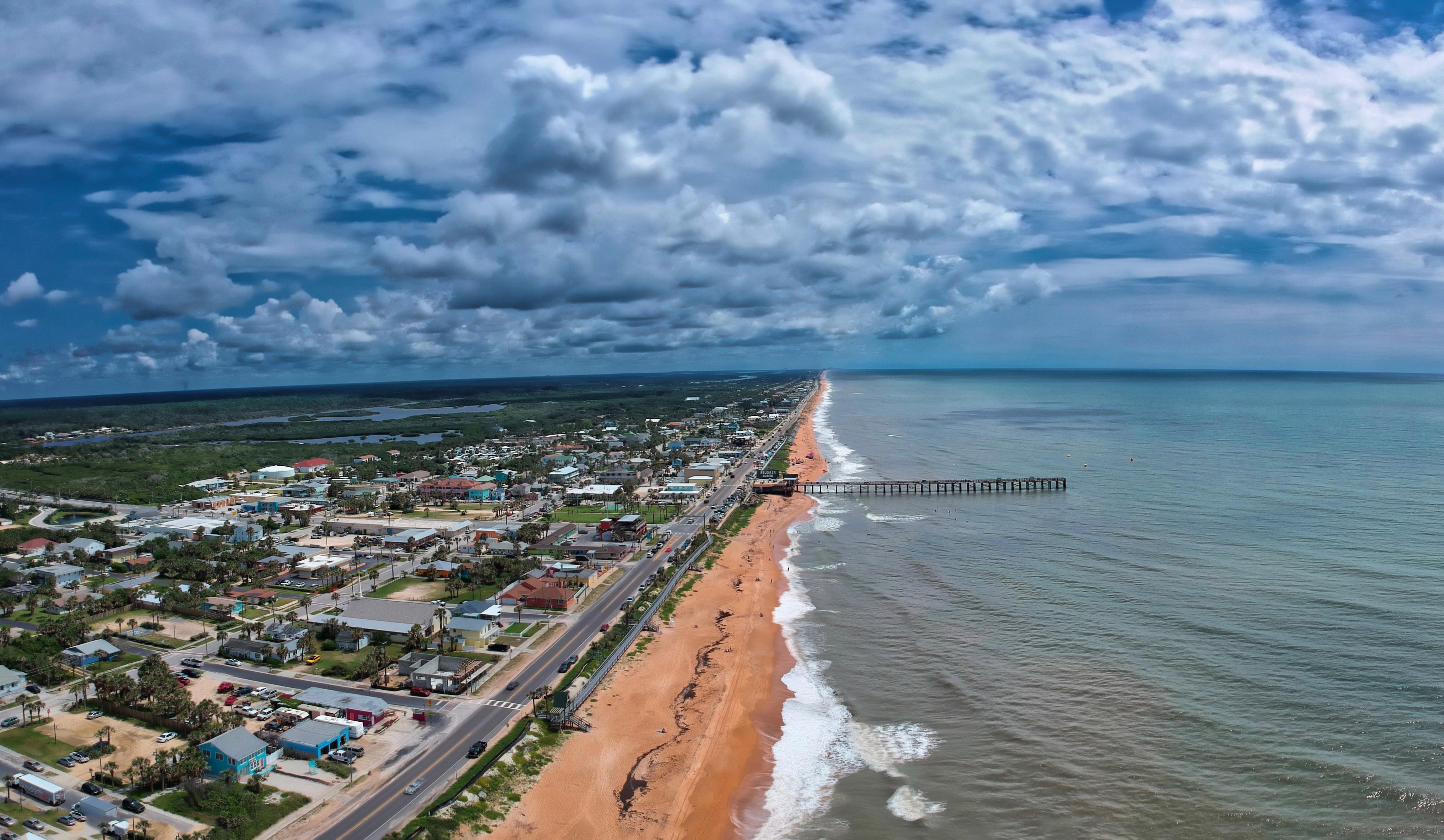 A drone photo of 棕榈海岸 beaches.